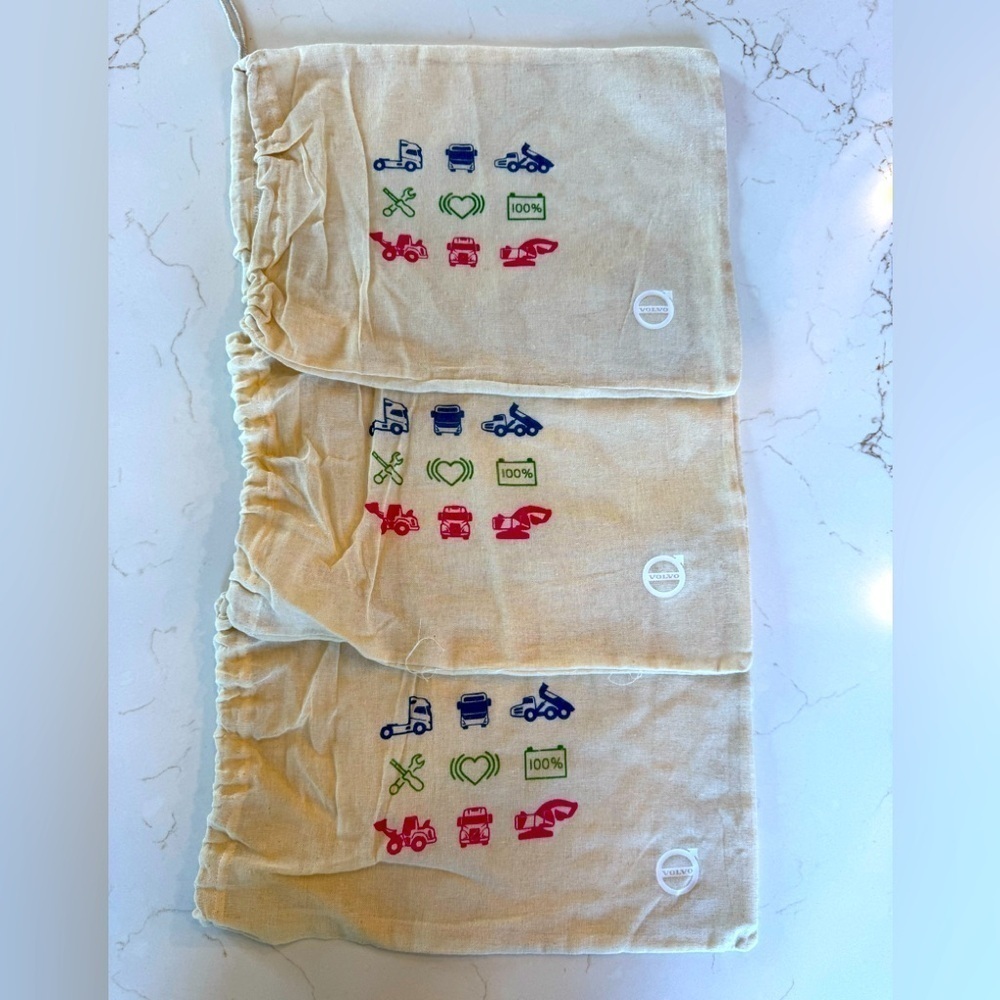 NWT Volvo Muslin Dust Cover Bags Drawstring Set of THREE Dustbags 14" x 10.5"